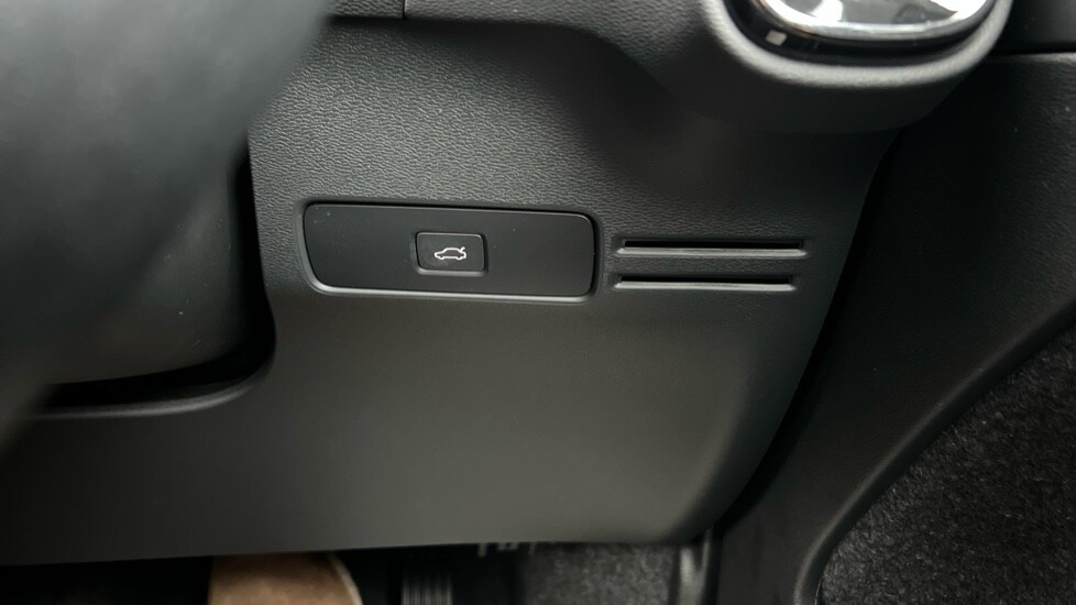 Used Volvo XC40 2024 for sale - 76273042: Photo 45