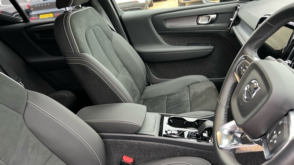 Used Volvo XC40 2024 for sale - 76273042: Photo 9