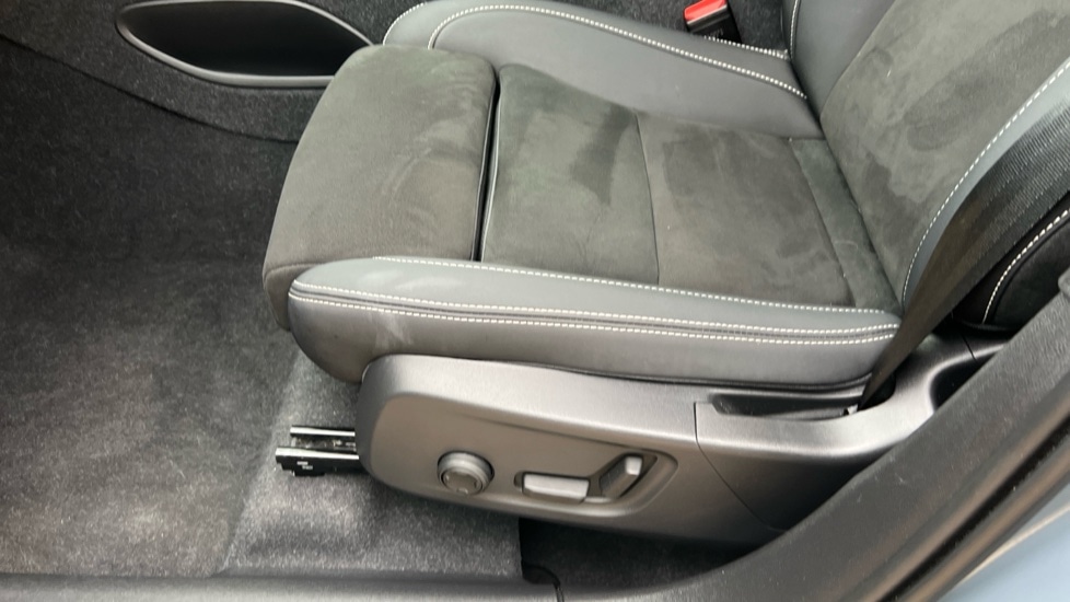 Used Volvo XC40 2023 for sale - 76501464: Photo 32