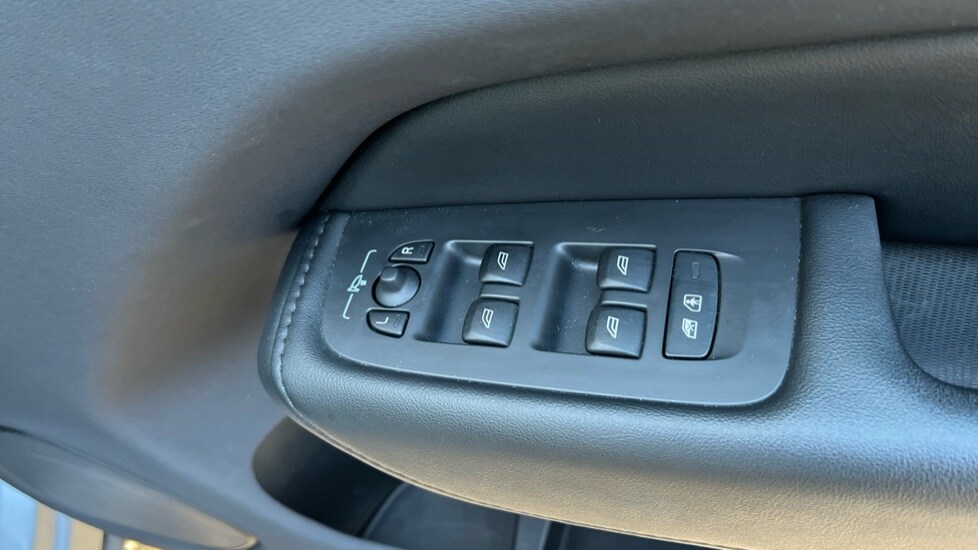 Used Volvo XC60 2023 for sale - 75984746: Photo 33