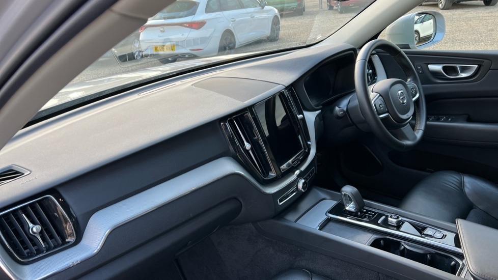 Used Volvo XC60 2023 for sale - 75984746: Photo 4