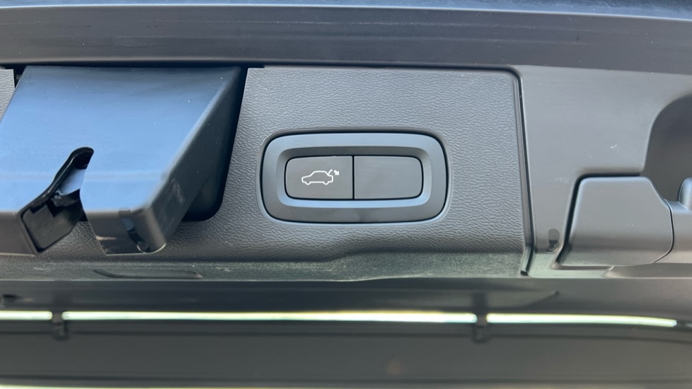 Used Volvo XC60 2023 for sale - 75984746: Photo 46