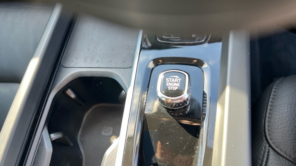 Used Volvo XC60 2023 for sale - 76593704: Photo 28