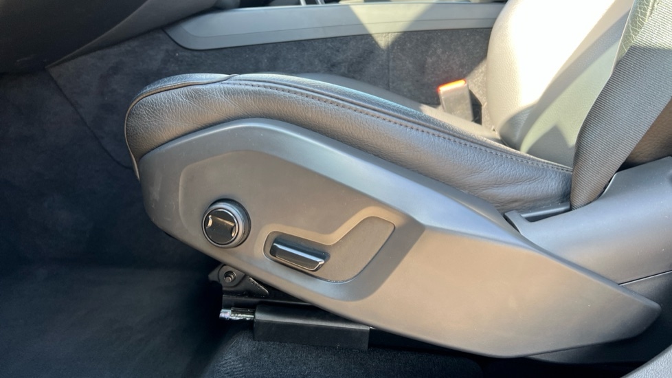 Used Volvo XC60 2023 for sale - 76593704: Photo 32