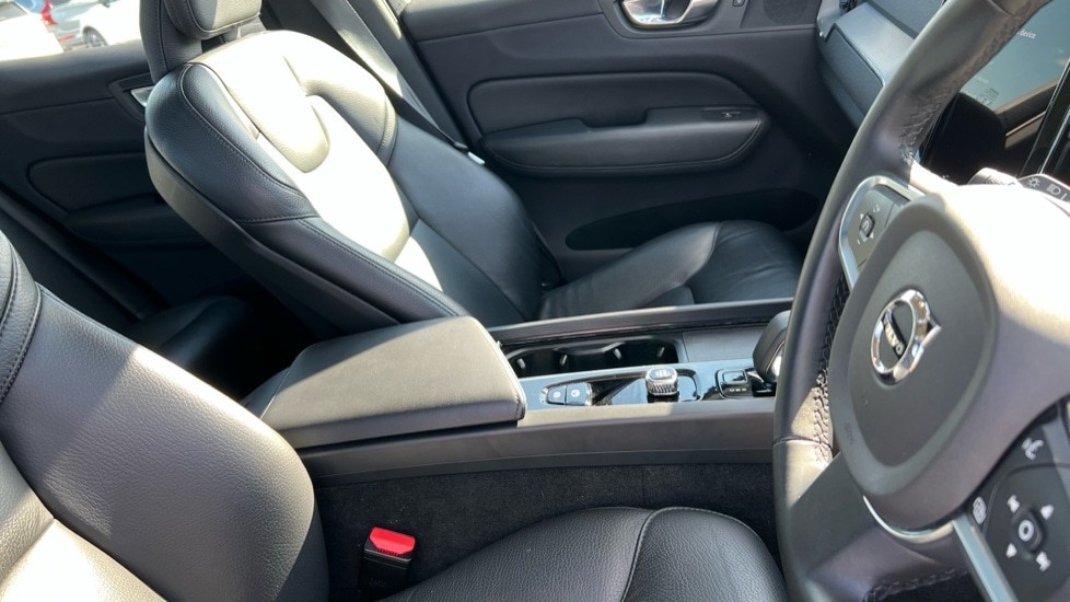 Used Volvo XC60 2023 for sale - 76593704: Photo 9