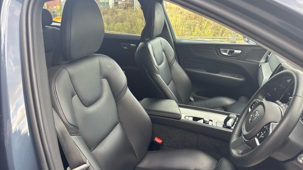 Used Volvo XC60 2023 for sale - 76086516: Photo 9