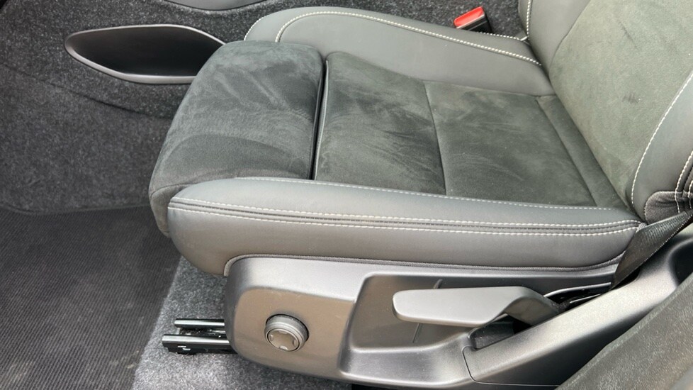 Used Volvo XC40 2024 for sale - 76602829: Photo 32