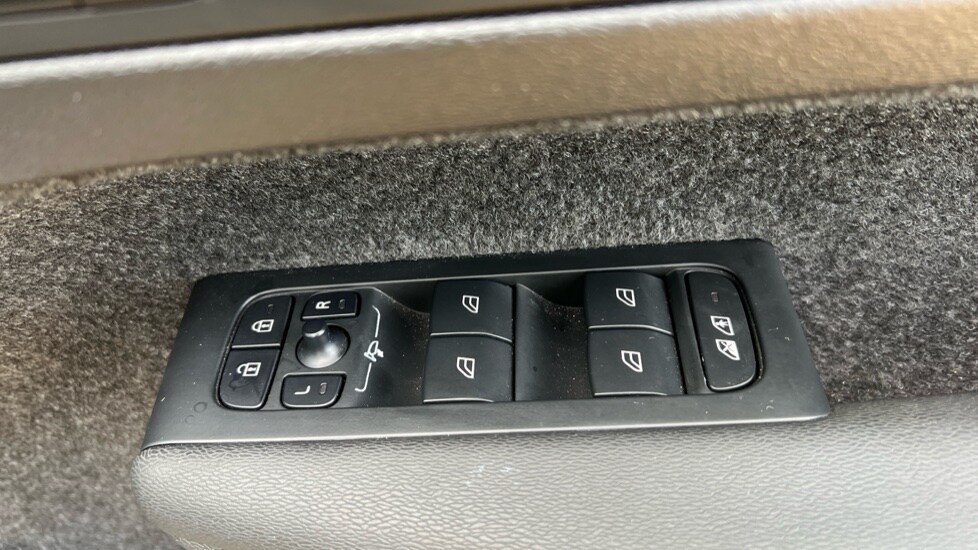 Used Volvo XC40 2024 for sale - 76602829: Photo 33