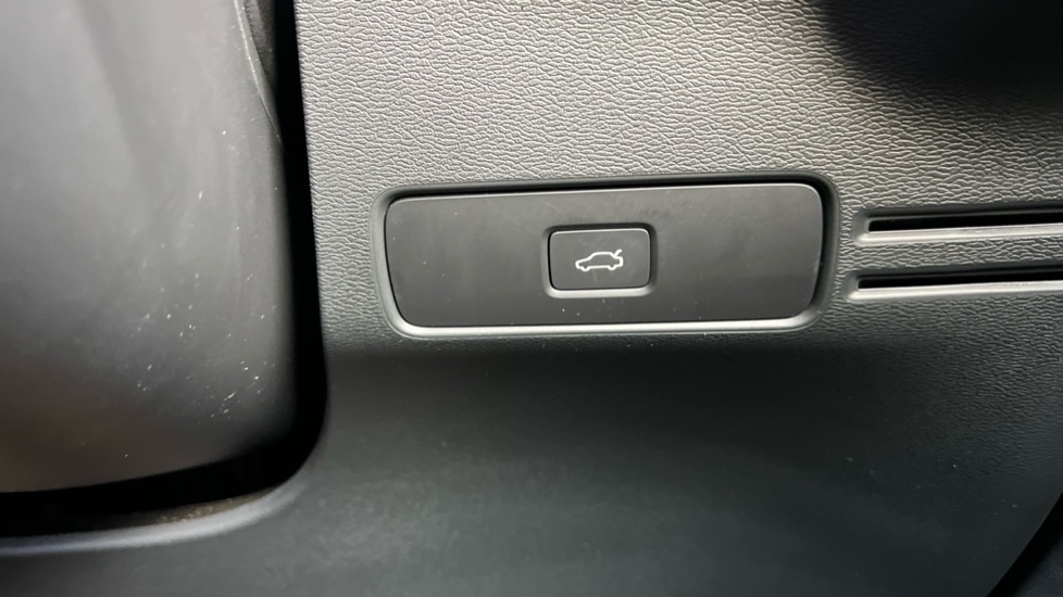 Used Volvo XC40 2024 for sale - 76602829: Photo 45