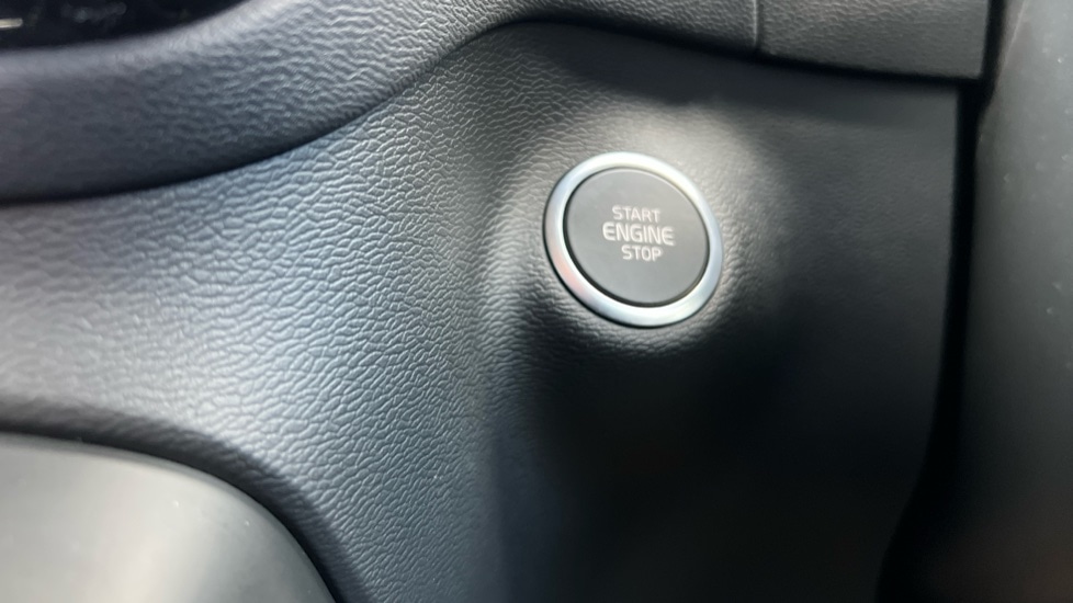 Used Volvo XC40 2025 for sale - 76901272: Photo 28