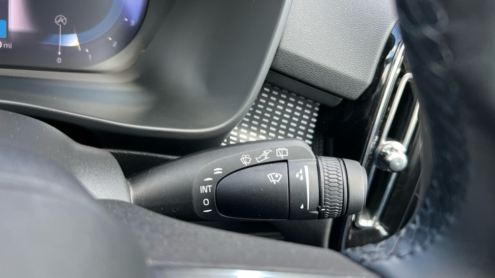 Used Volvo XC40 2025 for sale - 76901272: Photo 30