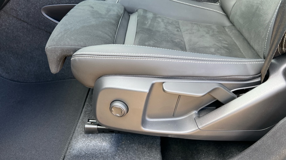 Used Volvo XC40 2025 for sale - 76901272: Photo 32