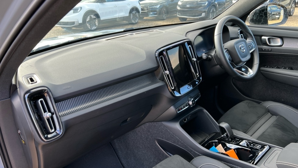 Used Volvo XC40 2025 for sale - 76901272: Photo 4