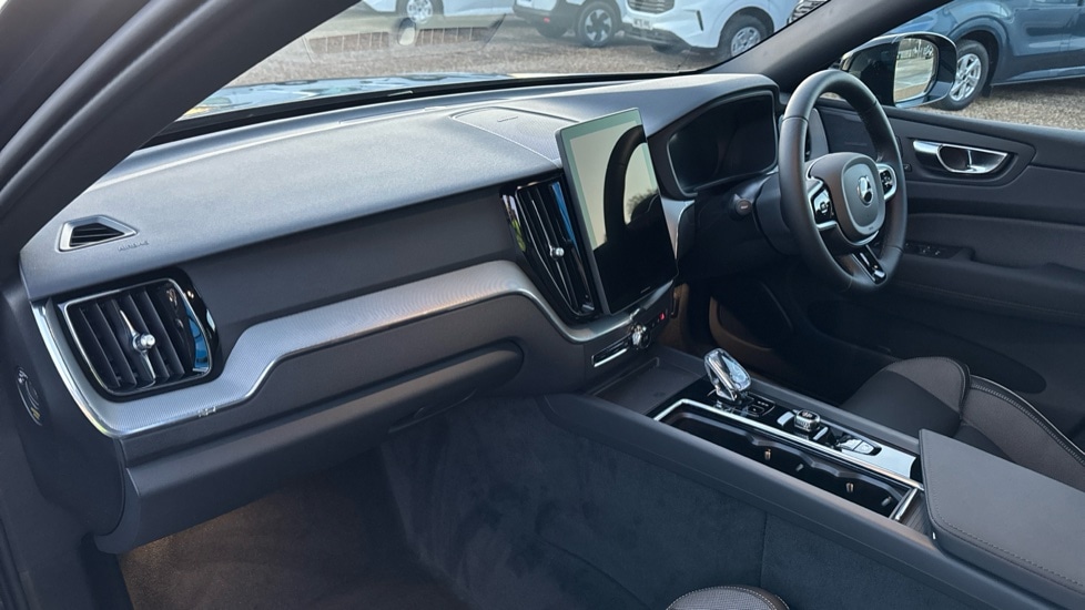 Used Volvo XC60 2025 for sale - 76874460: Photo 4