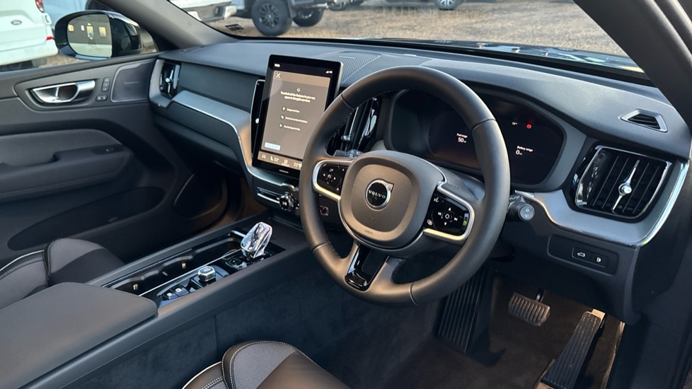 Used Volvo XC60 2025 for sale - 76874460: Photo 5