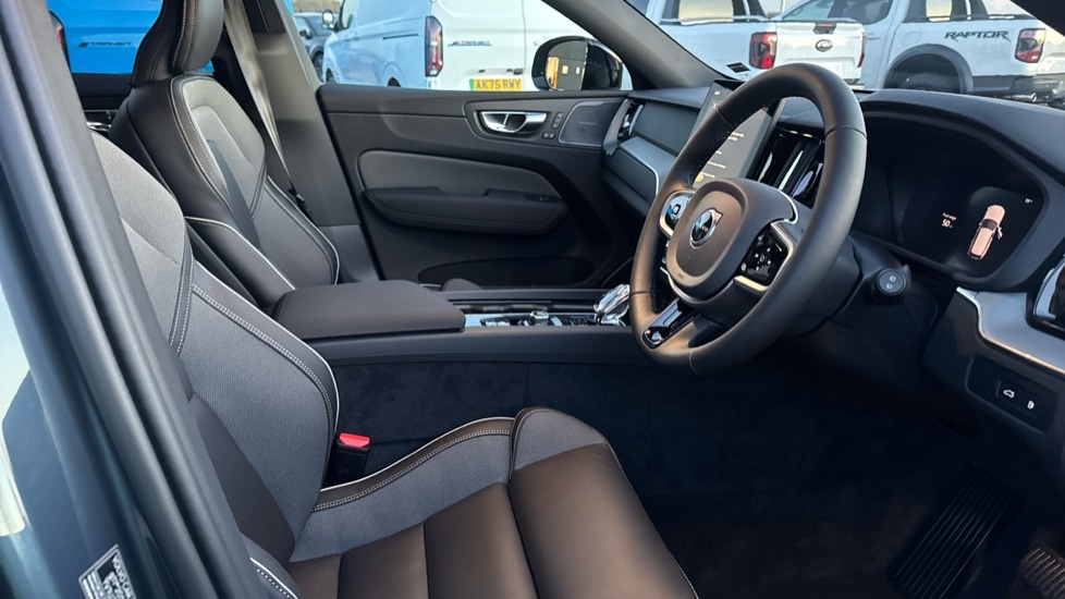 Used Volvo XC60 2025 for sale - 76874460: Photo 9