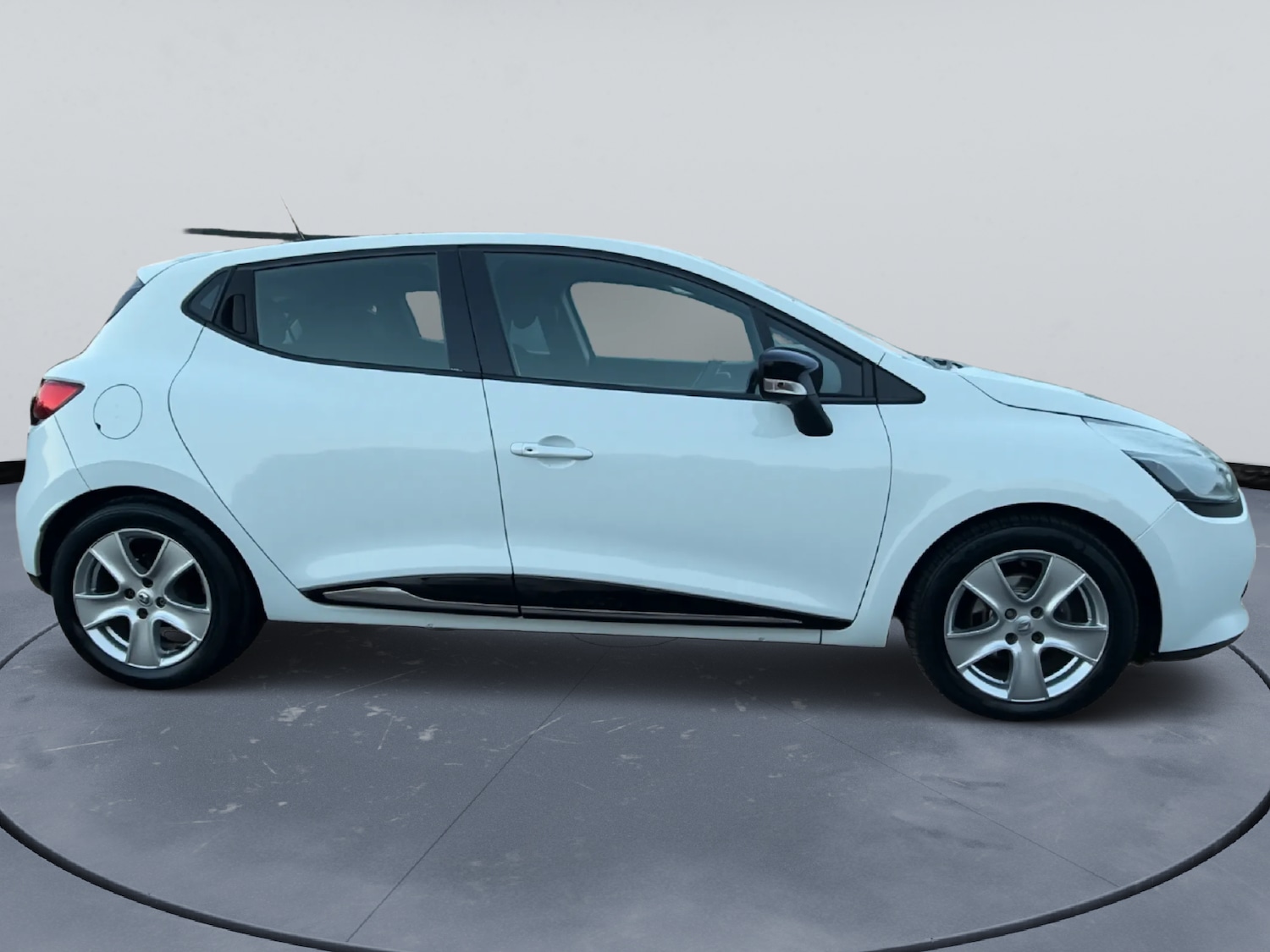 Used Renault Clio 2015 for sale - 77750469: Photo 3