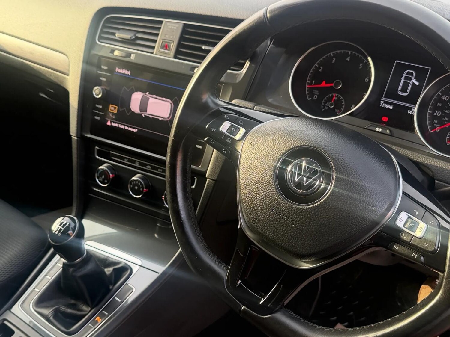 Used Volkswagen Golf 2017 for sale - 77762991: Photo 8