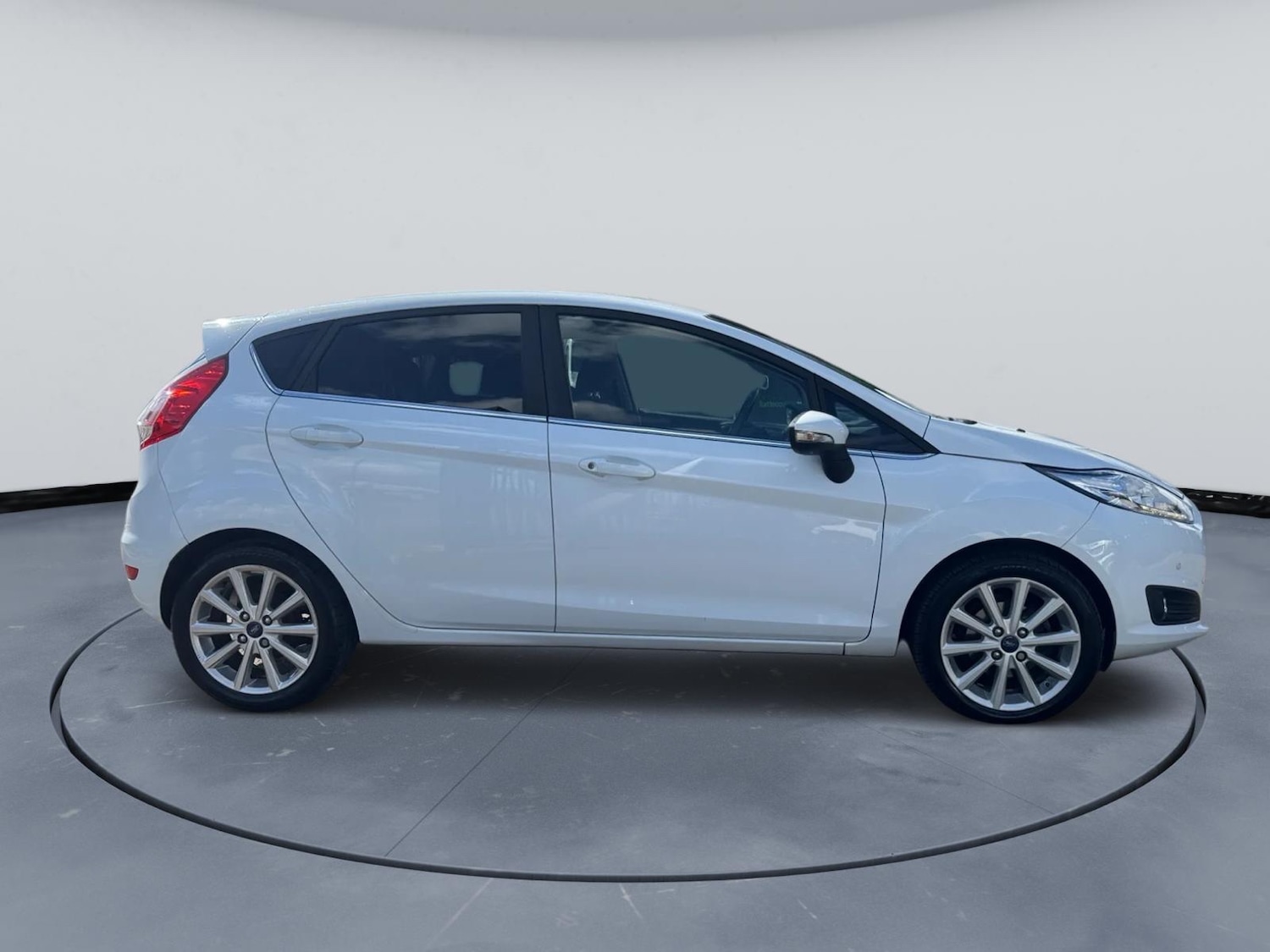 Used Ford Fiesta 2015 for sale - 77701394: Photo 2