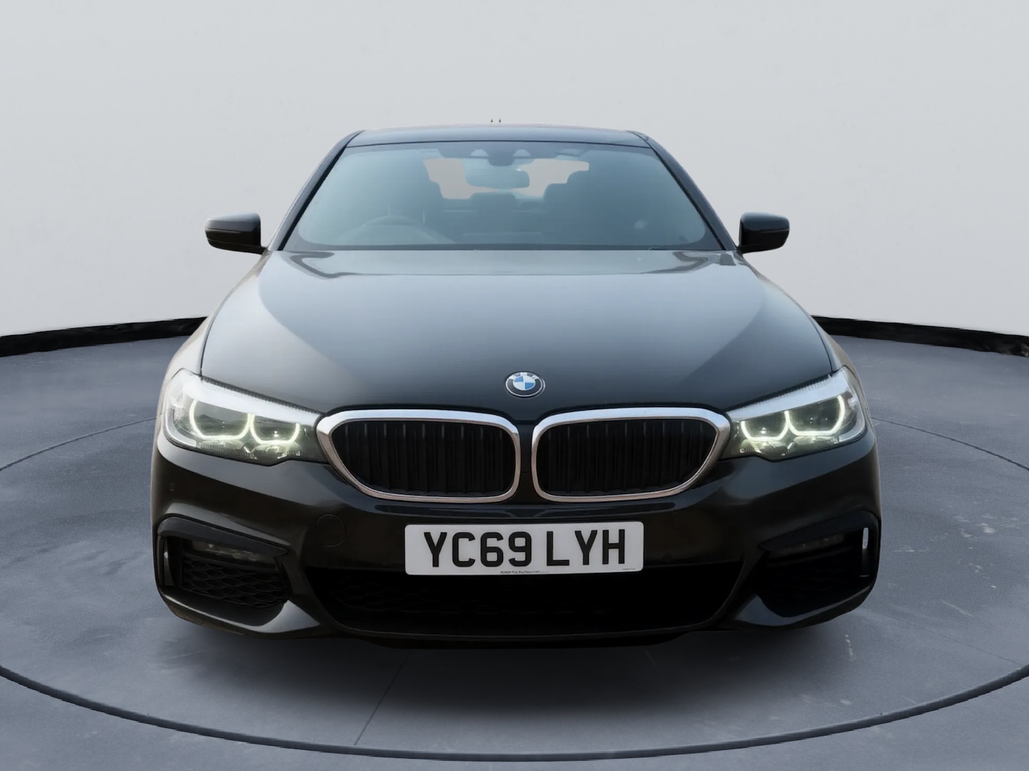 Used BMW 5 Series 2019 for sale - 77982020: Photo 2