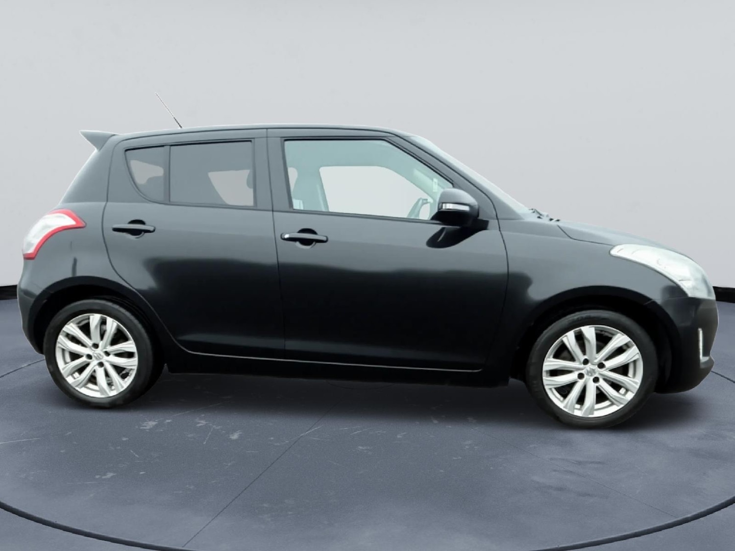 Used Suzuki Swift 2015 for sale - 77578559: Photo 4