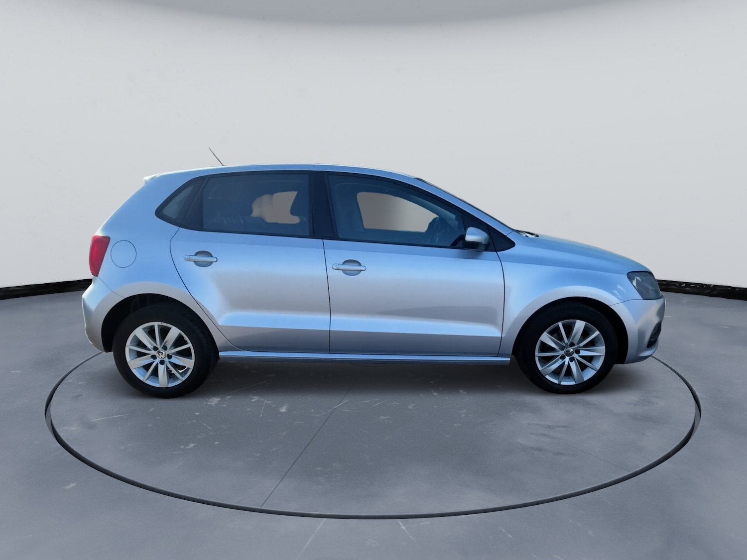 Used Volkswagen Polo 2014 for sale - 77982014: Photo 2