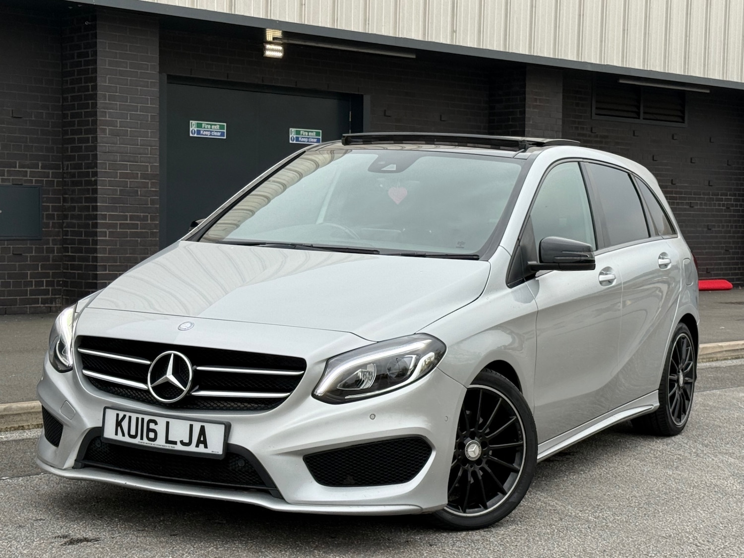 Used Mercedes-Benz B Class 2016 for sale - 76396706: Photo 2