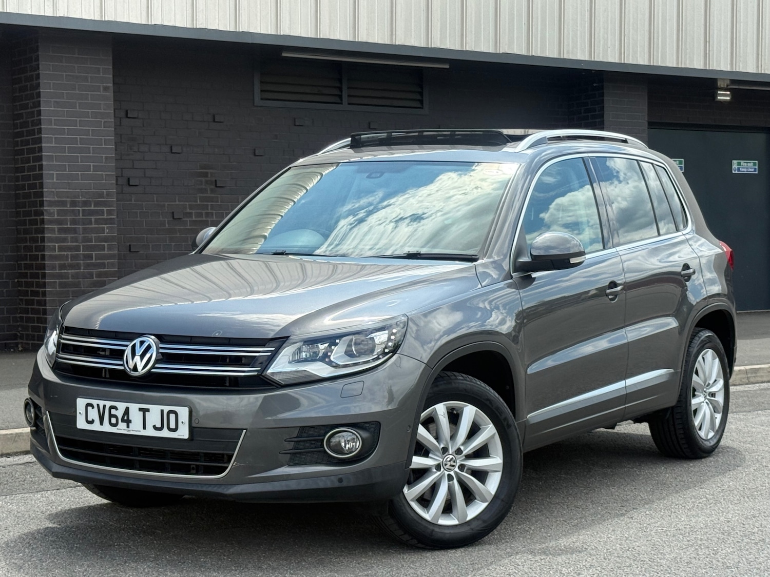 Used Volkswagen Tiguan 2014 for sale - 77058398: Photo 1