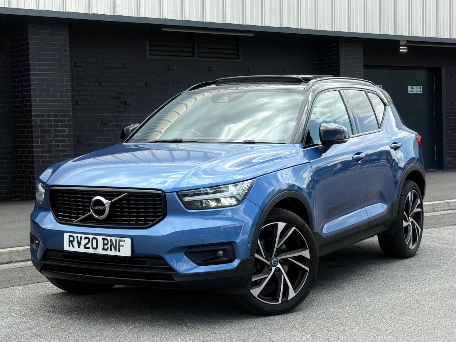 Used Volvo XC40 2020 for sale - 77536262: Photo 2