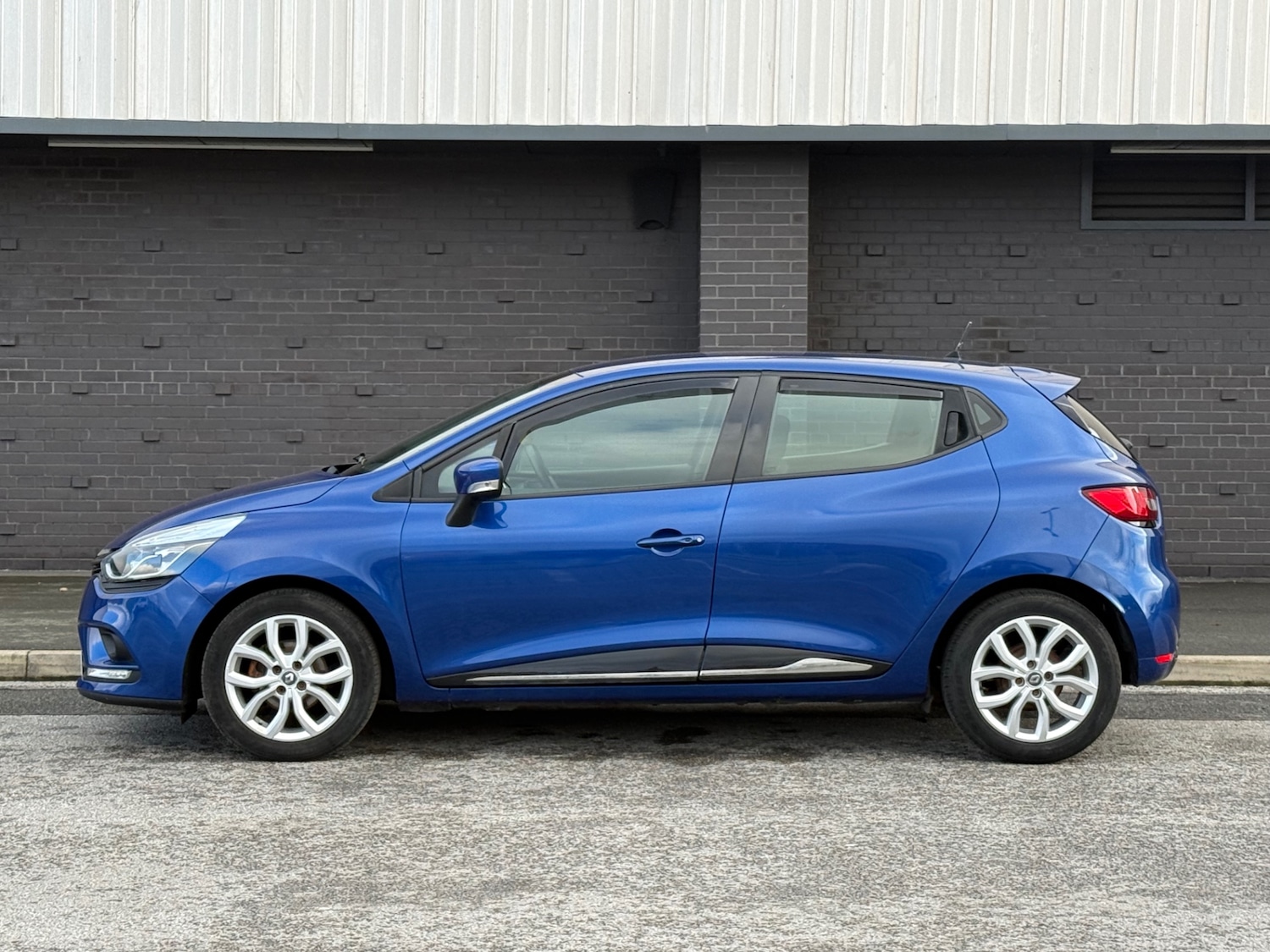 Used Renault Clio 2017 for sale - 77350228: Photo 7