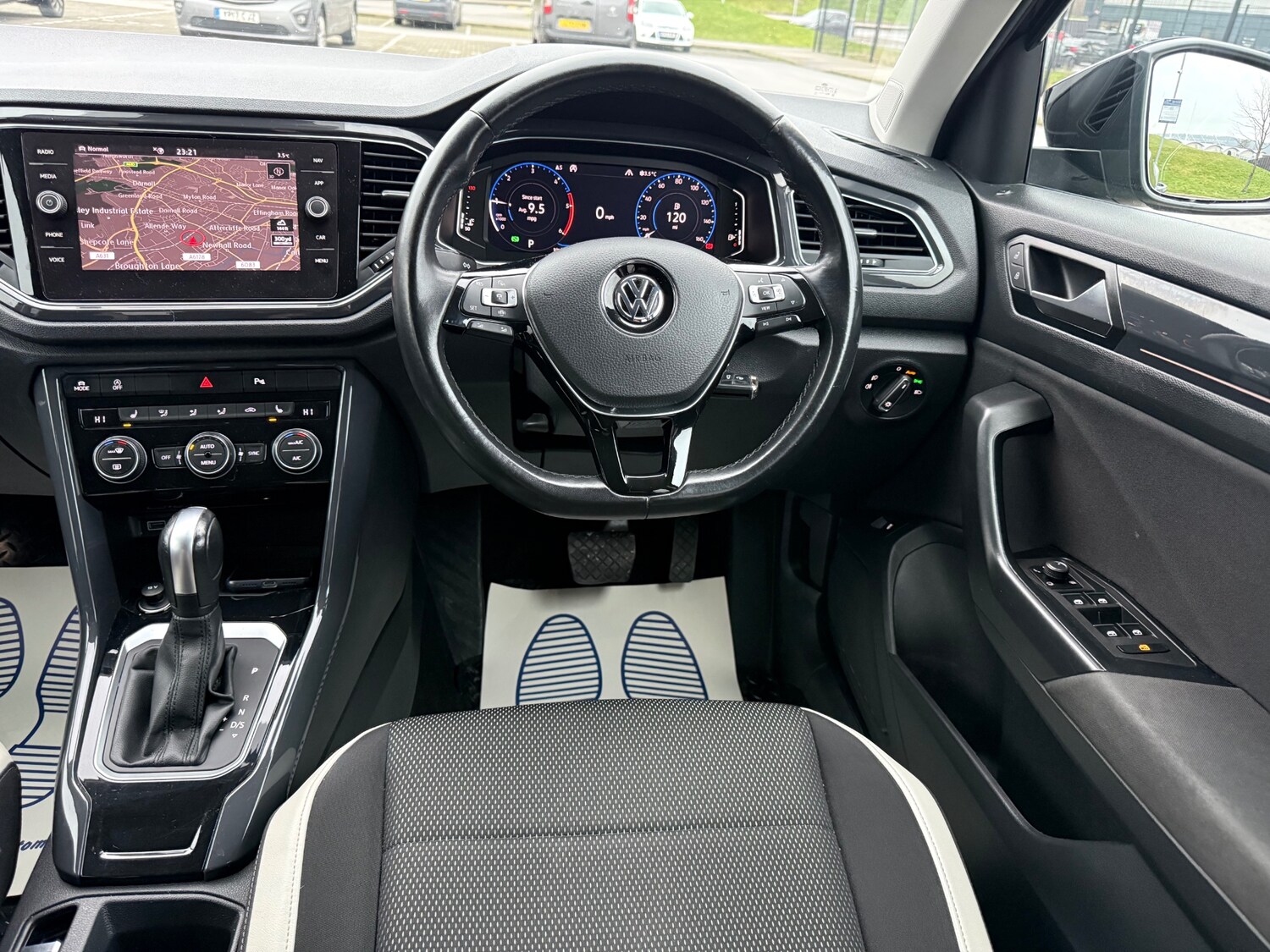 Used Volkswagen T-Roc 2020 for sale - 77963854: Photo 20