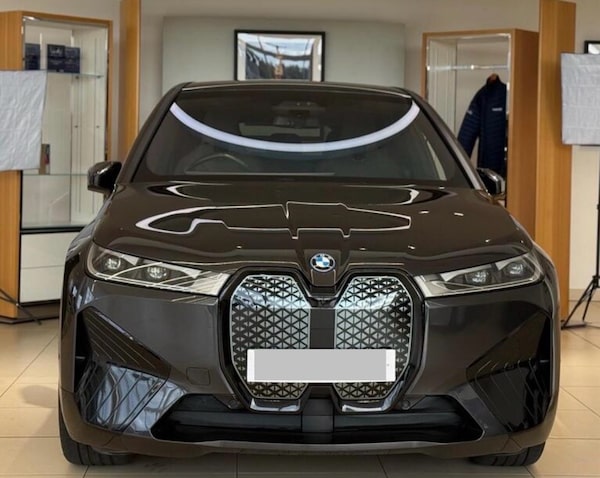 Used BMW iX 2023 for sale - 76249284: Photo 2