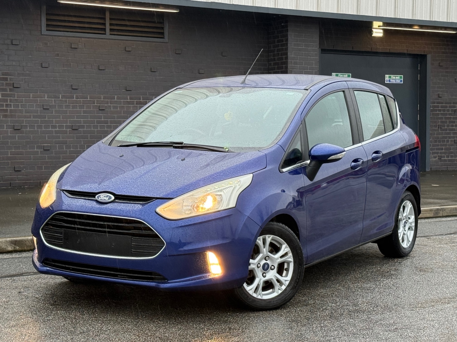 Used Ford B-MAX 2017 for sale - 77637063: Photo 2