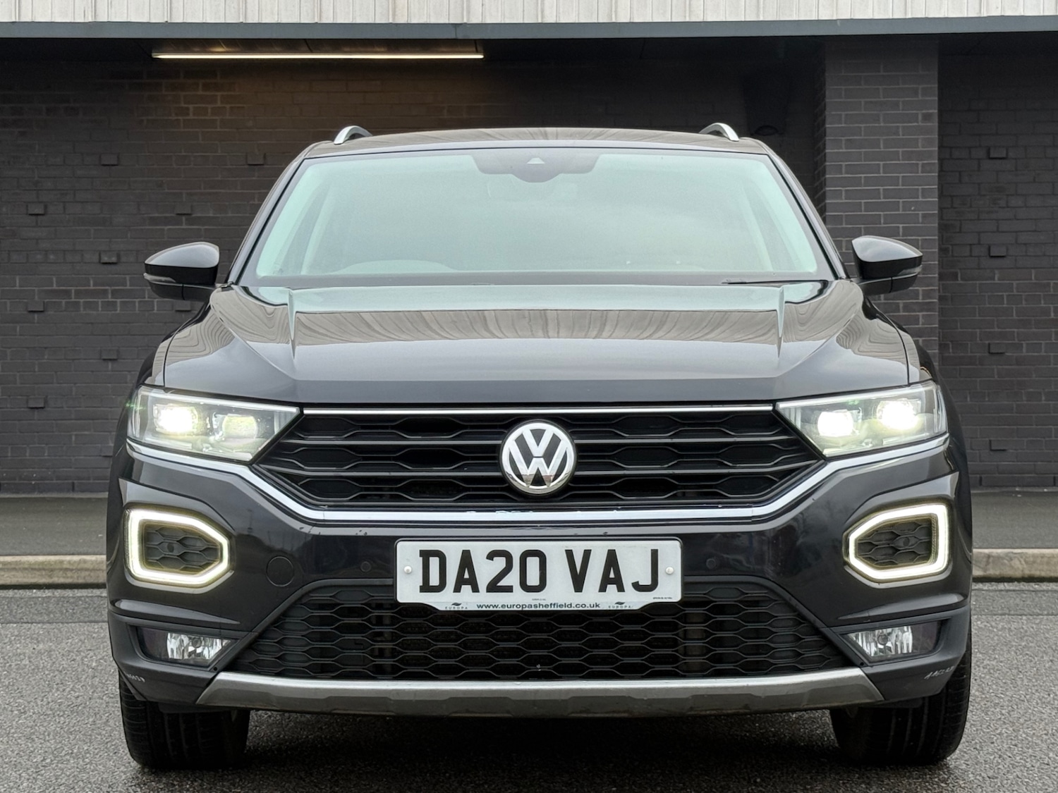 Used Volkswagen T-Roc 2020 for sale - 77687733: Photo 3