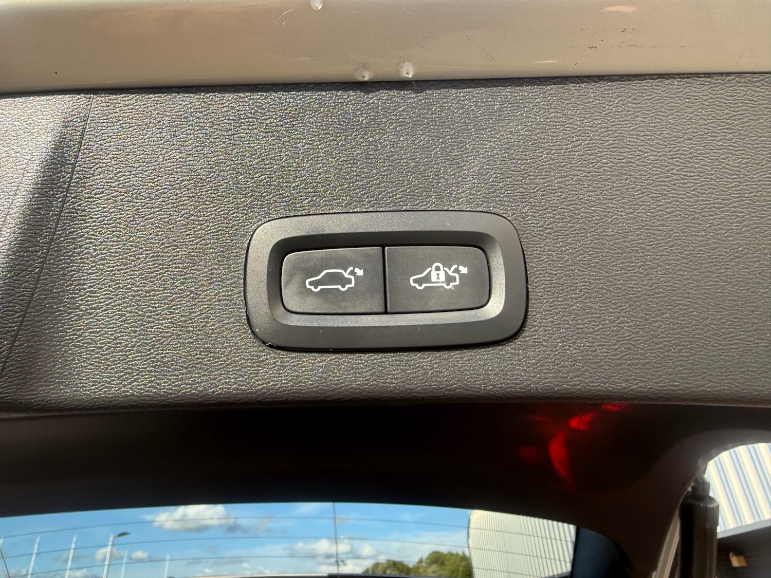 Used Volvo XC40 2023 for sale - 76848564: Photo 38