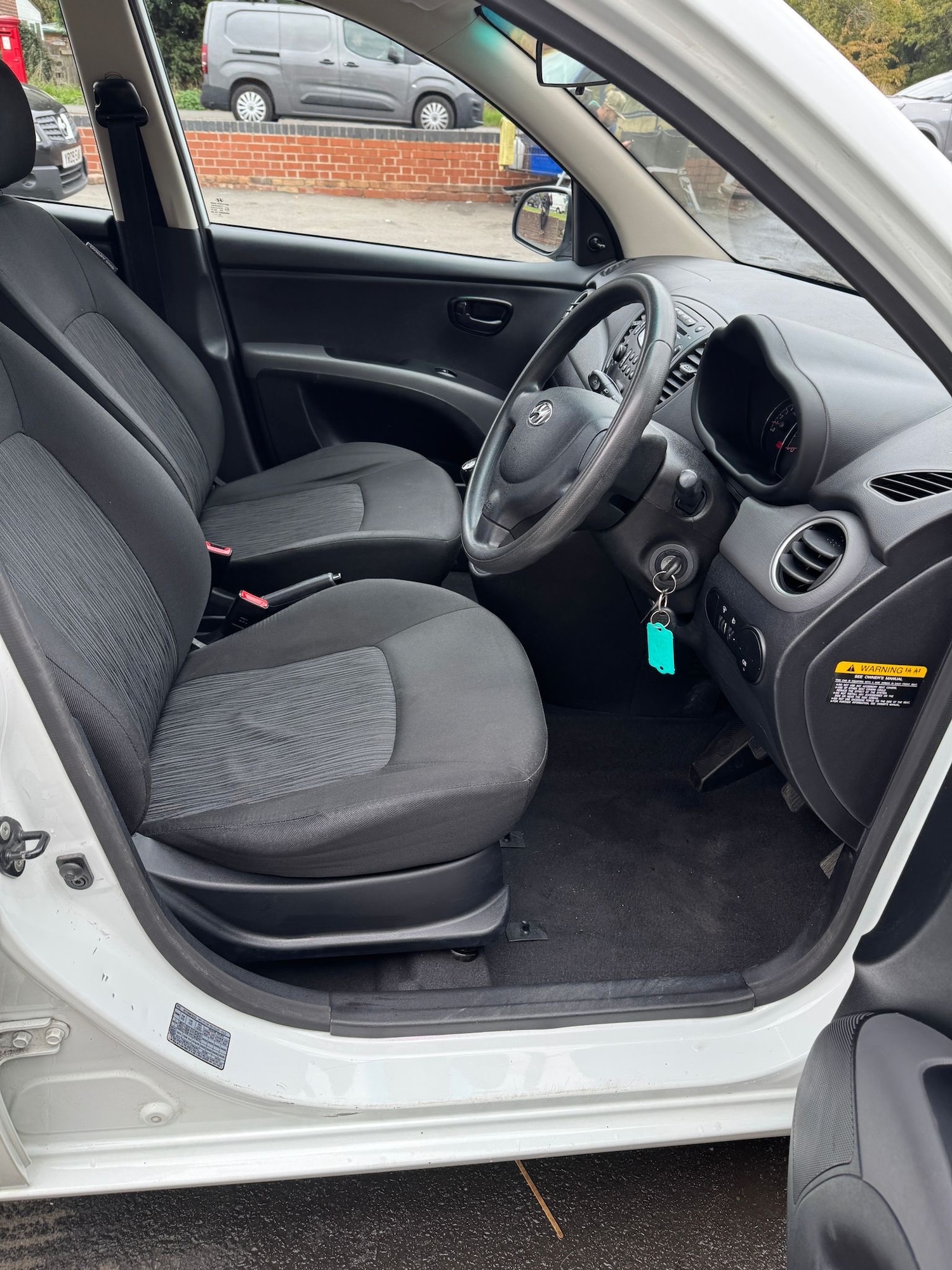Used Hyundai i10 2012 for sale - 76091633: Photo 9