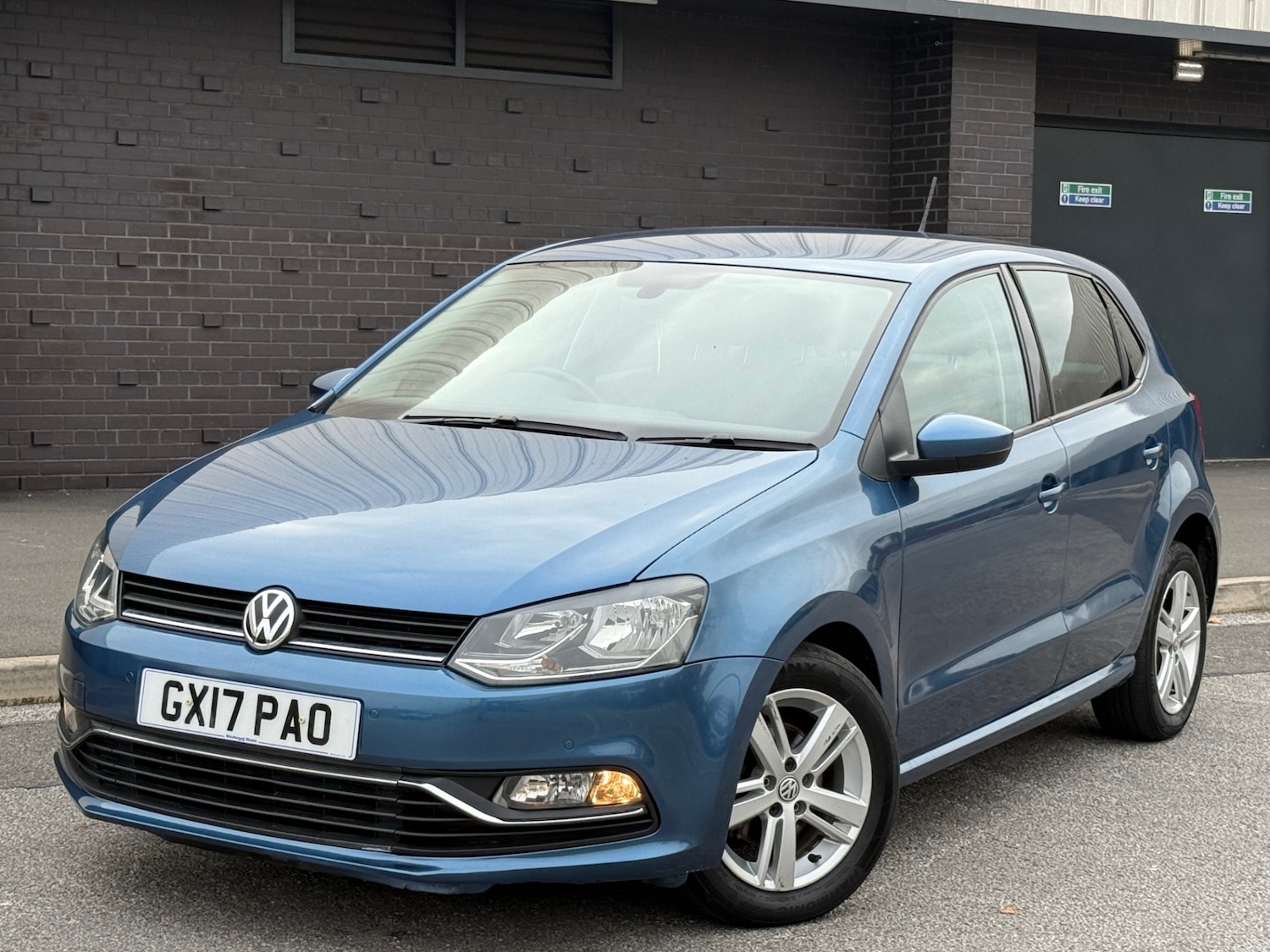 Used Volkswagen Polo 2017 for sale - 76335268: Photo 2