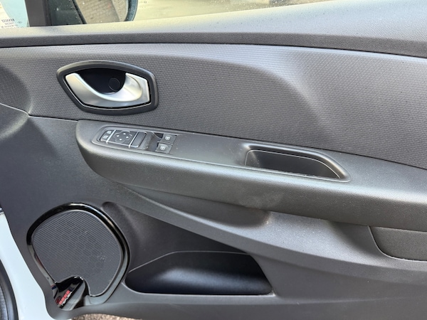 Used Renault Clio 2018 for sale - 76298093: Photo 15
