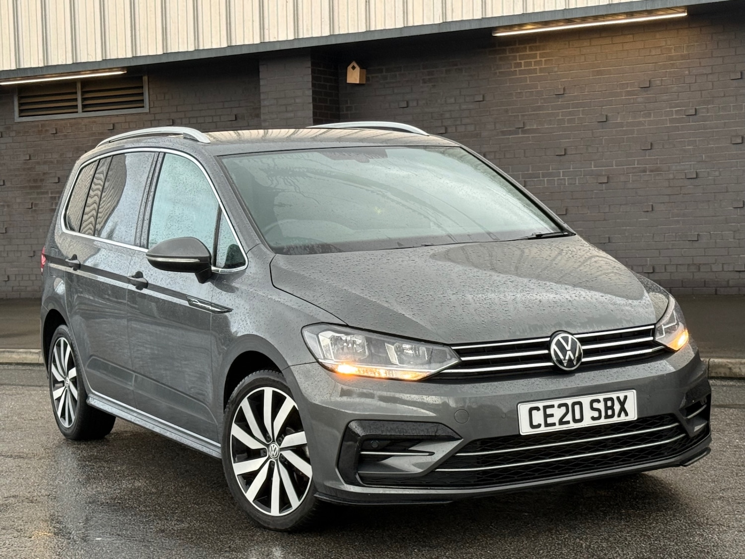 Used Volkswagen Touran 2020 for sale - 77610357: Photo 2