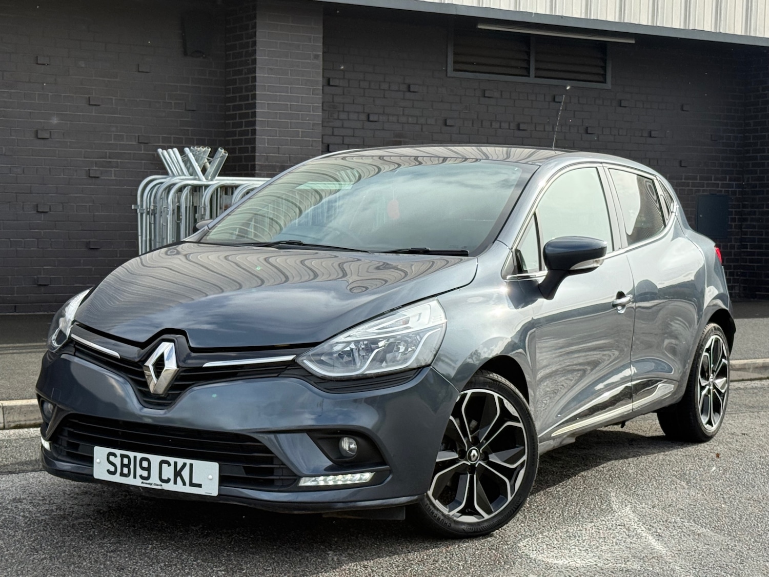 Used Renault Clio 2019 for sale - 76510514: Photo 2