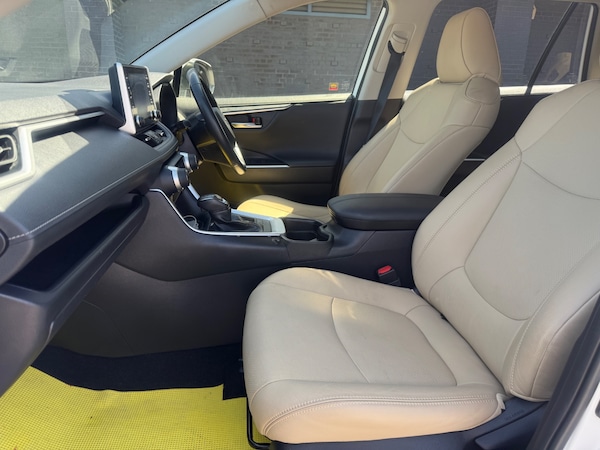 Used Toyota RAV4 2020 for sale - 76237379: Photo 32