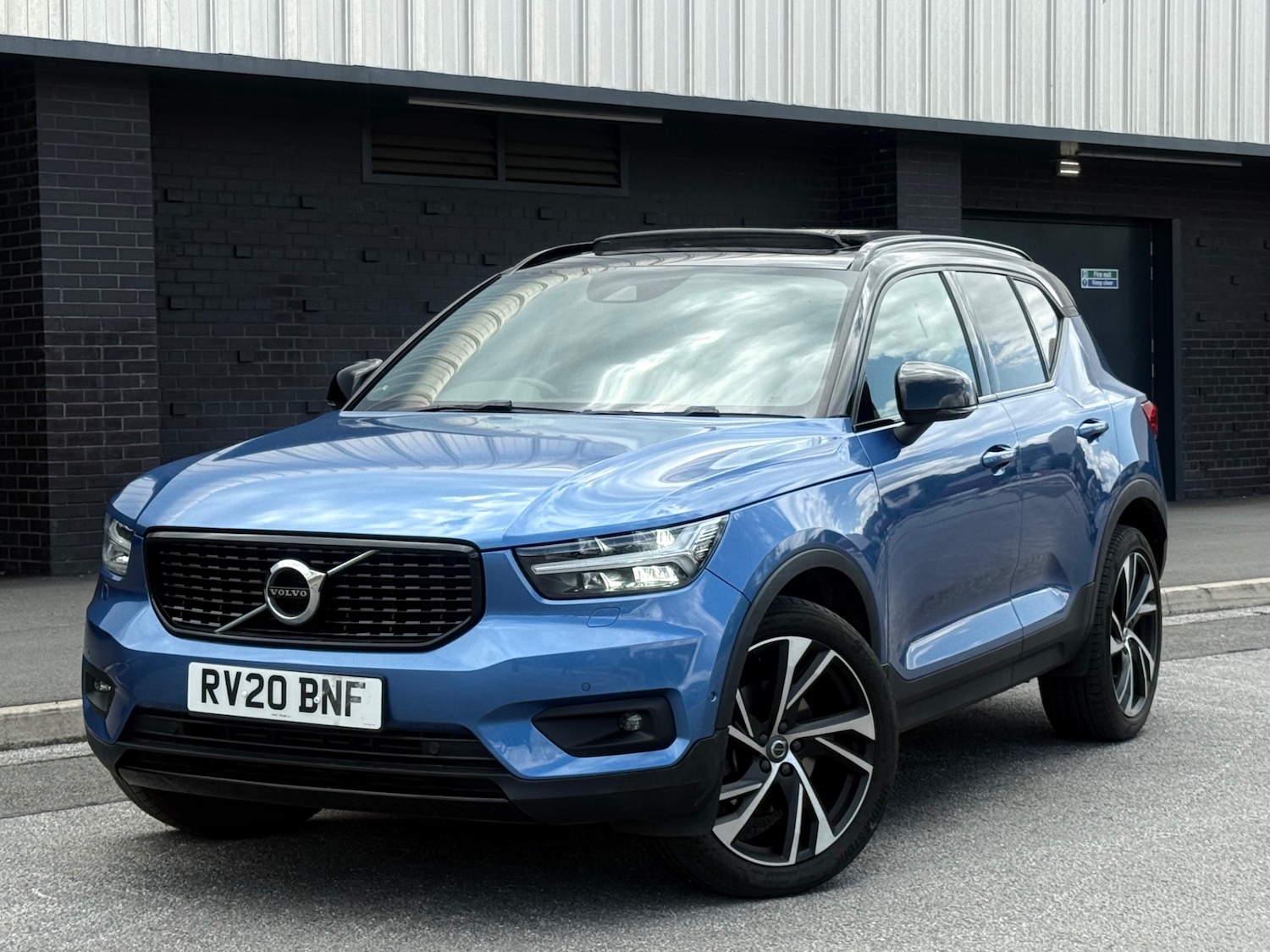 Used Volvo XC40 2020 for sale - 76511140: Photo 2