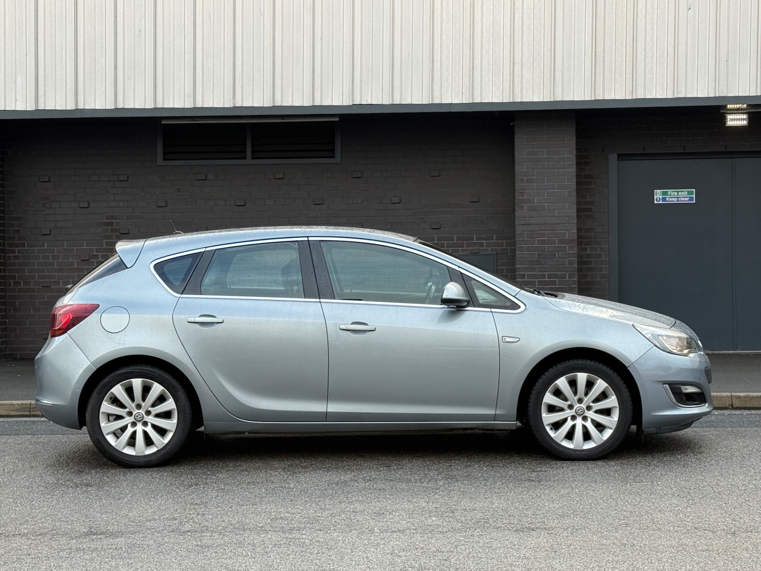 Used Vauxhall Astra 2013 for sale - 77687423: Photo 8