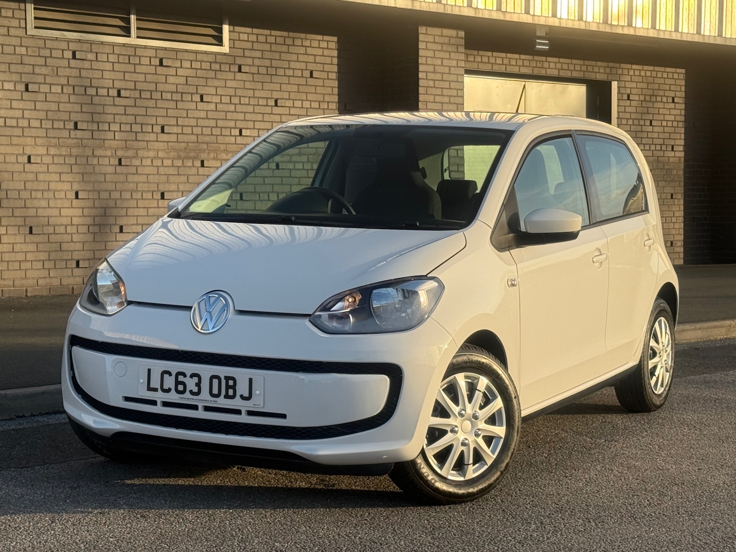 Used Volkswagen up! 2013 for sale - 78043166: Photo 2