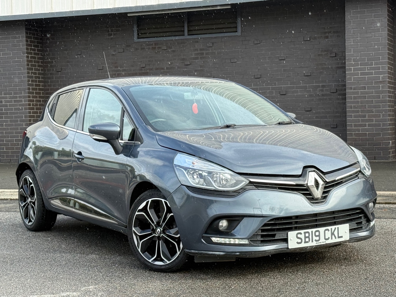 Used Renault Clio 2019 for sale - 76149911: Photo 2