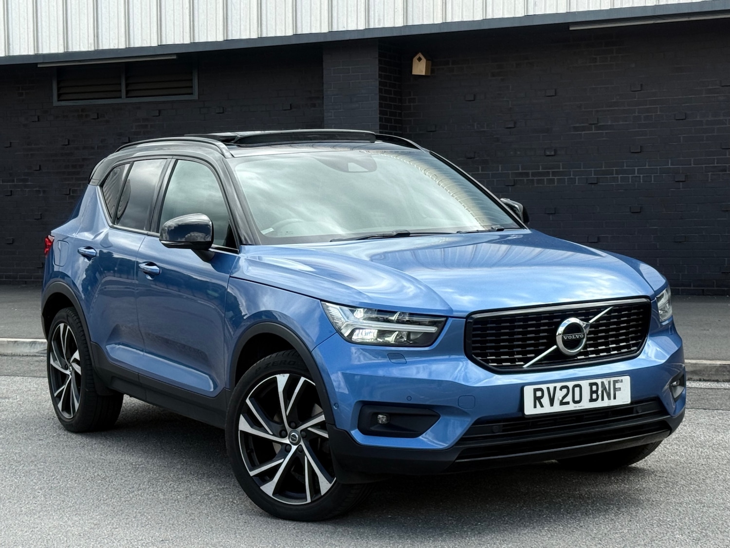 Used Volvo XC40 2020 for sale - 76916266: Photo 2