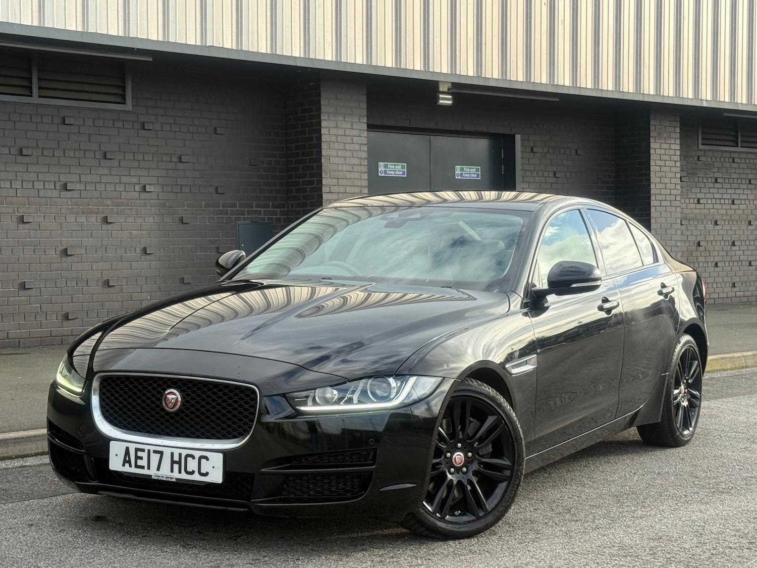 Used Jaguar XE 2017 for sale - 78112393: Photo 2