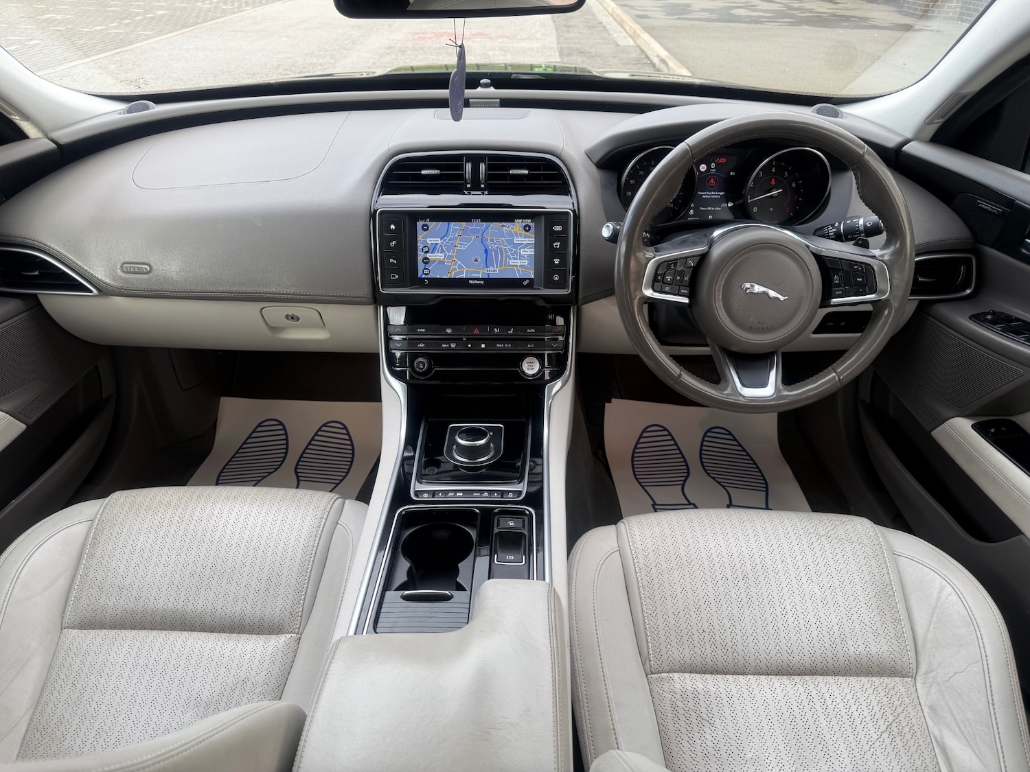 Used Jaguar XE 2017 for sale - 78112393: Photo 9