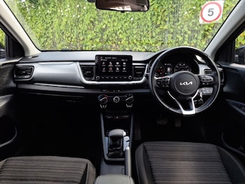 Used Kia Stonic 2024 for sale - 79525339: Photo