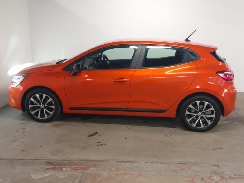 Used Renault Clio 2023 for sale - 76347643: Photo 4